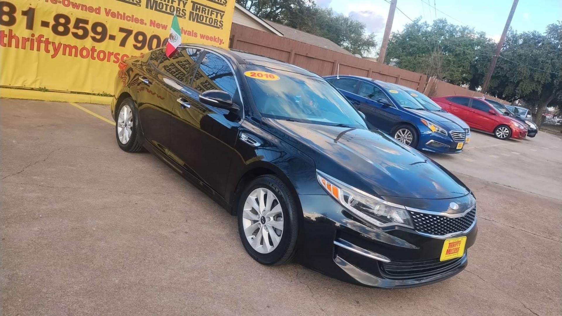 2016 Kia Optima EX (5XXGU4L32GG) with an 2.4L L4 DOHC 16V engine, 6A transmission, located at 16710 Clay Rd., Houston, TX, 77084, (281) 859-7900, 29.834864, -95.656166 - Photo#2